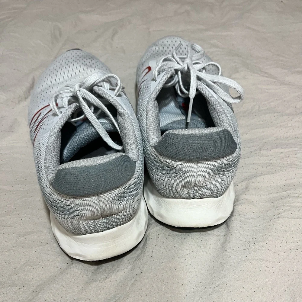 Men’s 9.5 New Balance running shoe - Picture 3 of 5